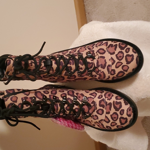 Kenneth Cole Waterproof Rhyme Hiker - Picture 2 of 12